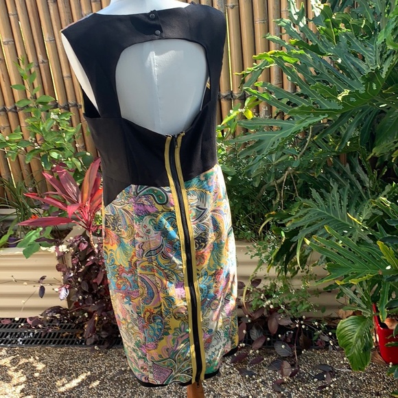 Paisley Print Modern Lines - Picture 4 of 7